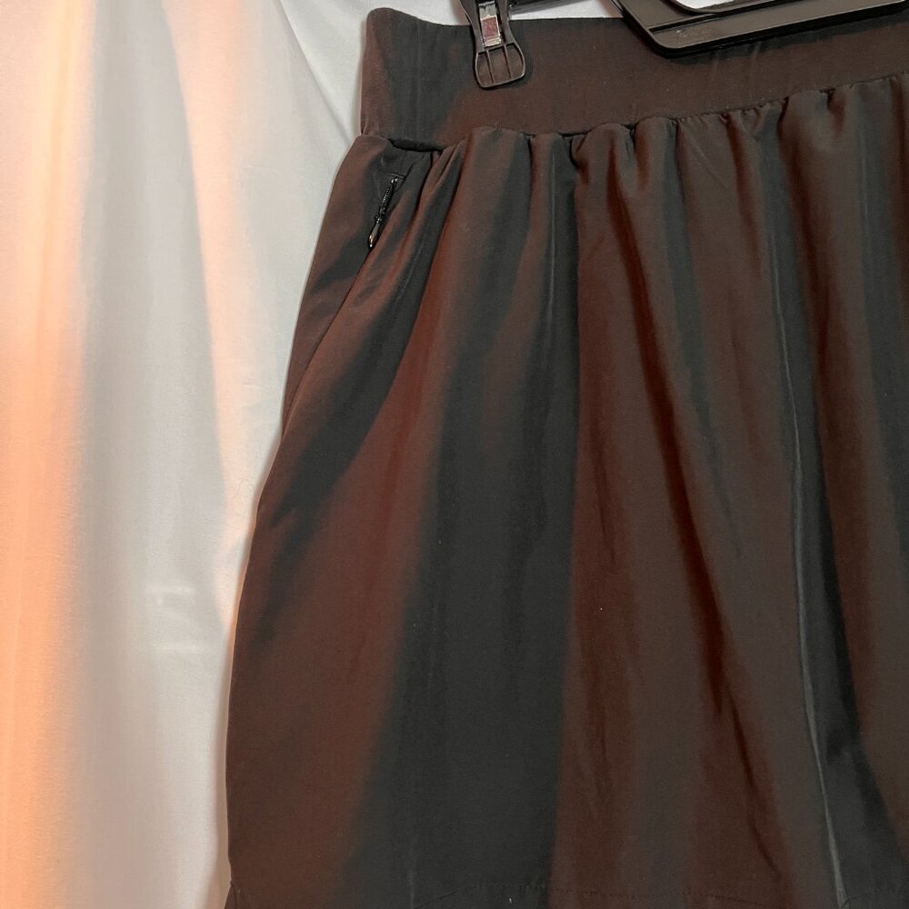 Women's Black Quince Performance Tech Skort, Size L - Picture 2 of 9